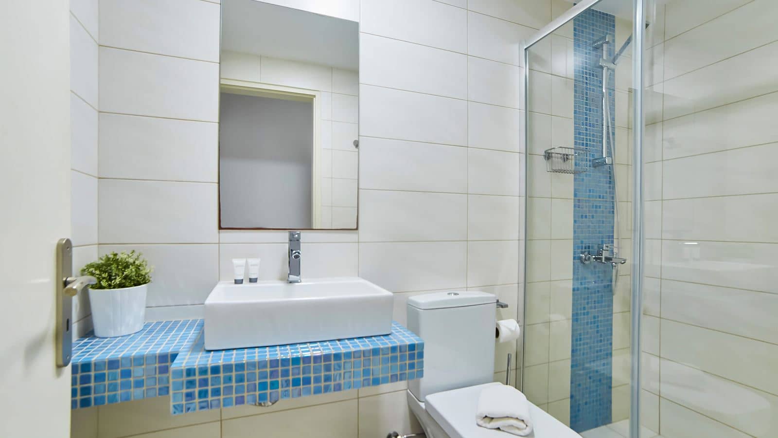 rooms-apartment-luxury-1-bedroom-seaview-balcony-or-terrace