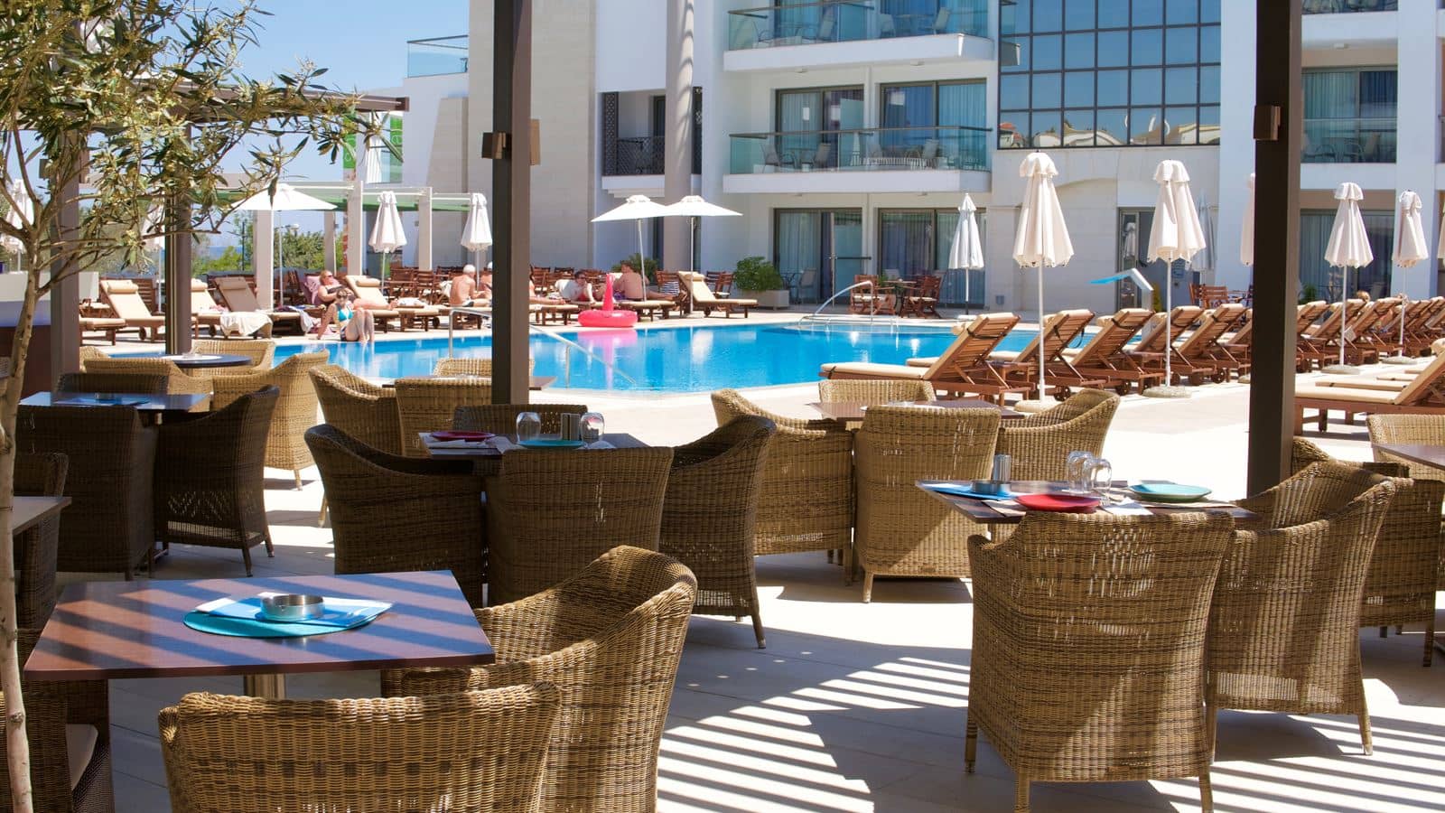 bars-seaside-pool-bar