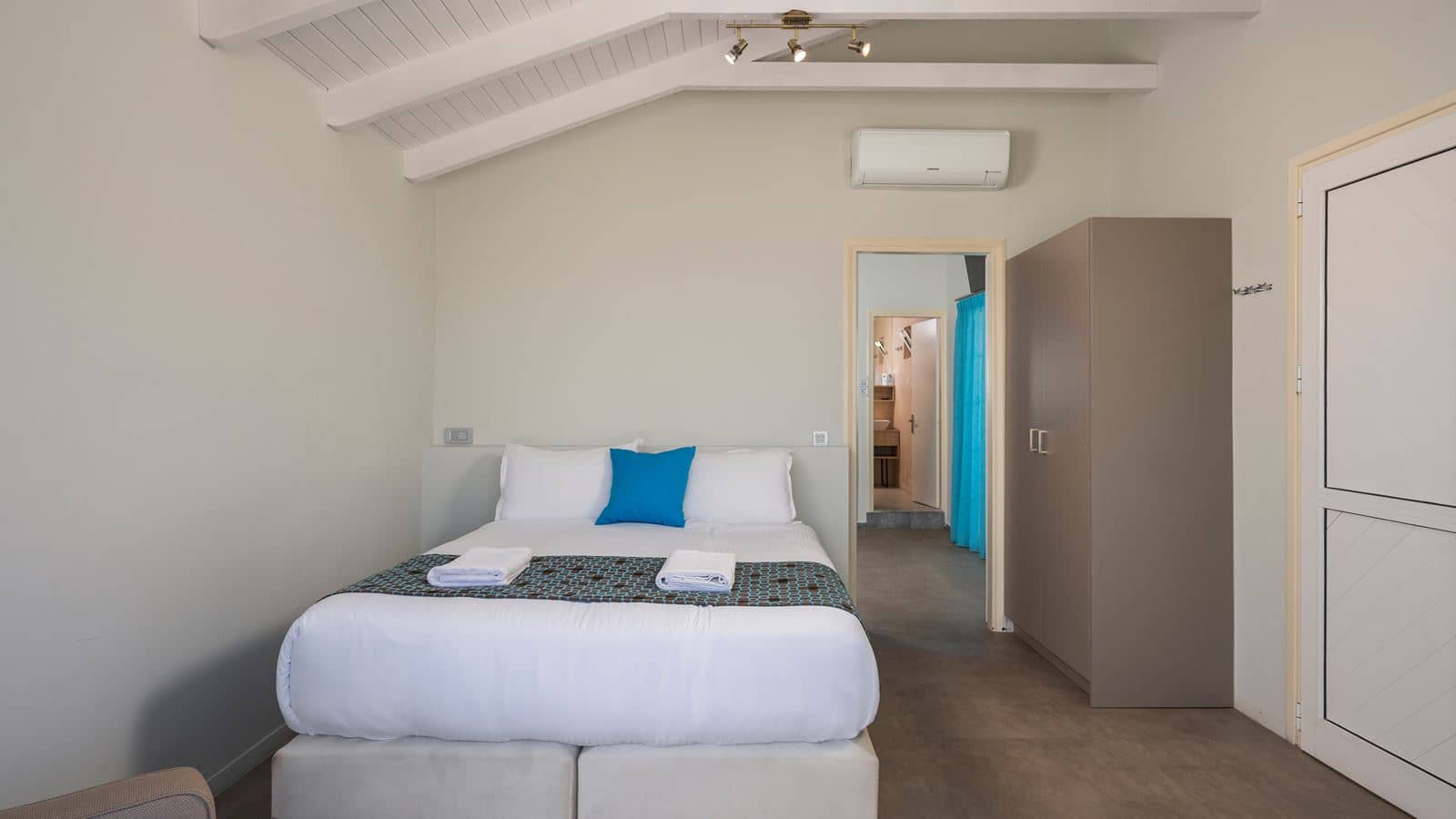 rooms-family-room