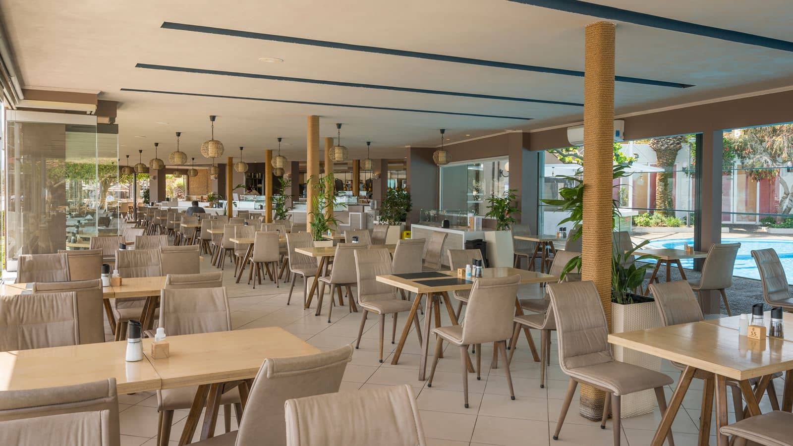restaurants-lyra-restaurant