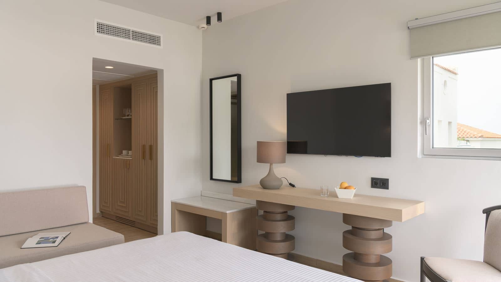 rooms-double-room-with-side--sea-view