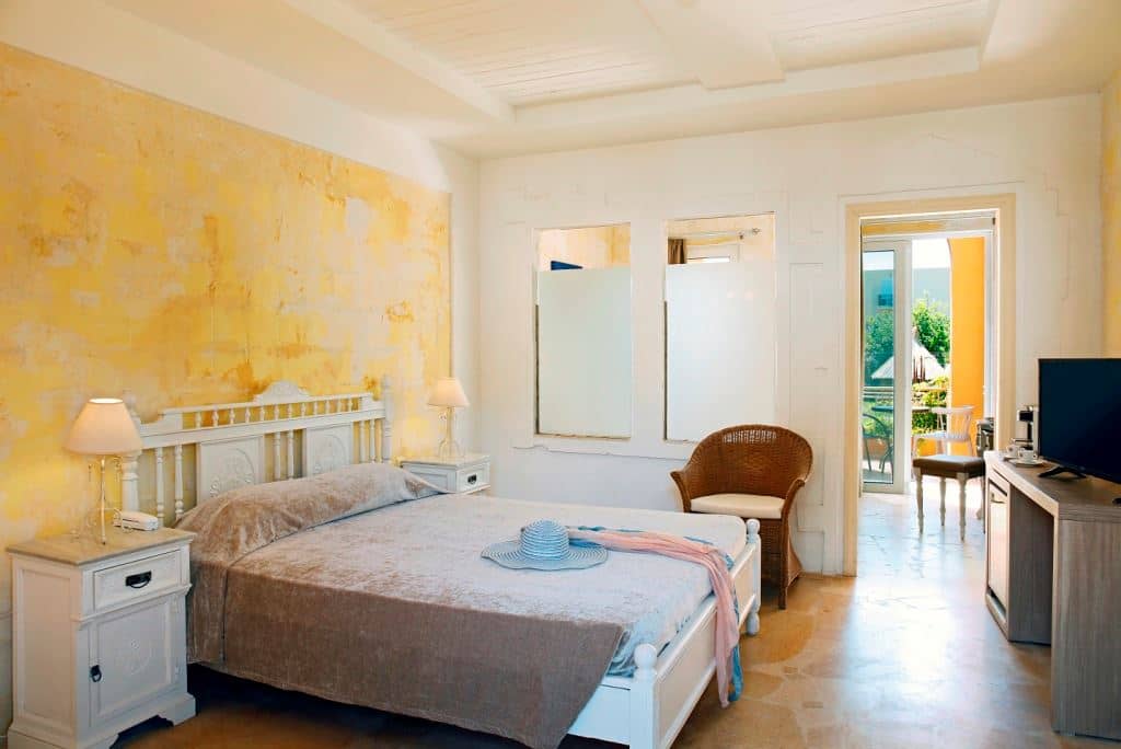 rooms-junior-suite-partial-sea-view