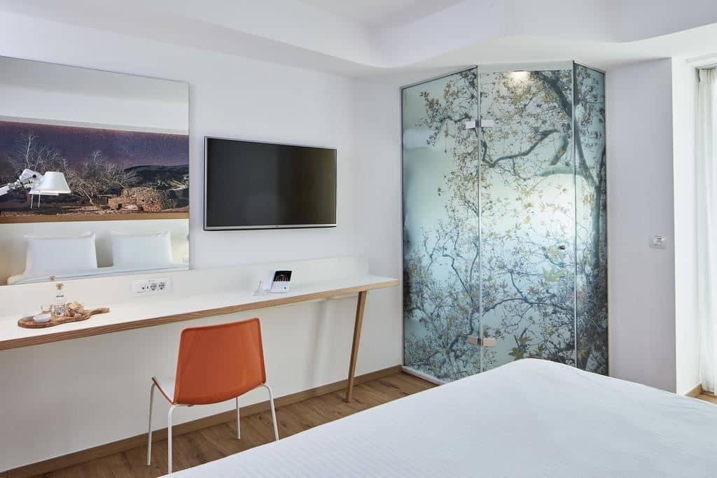 rooms-urban-room