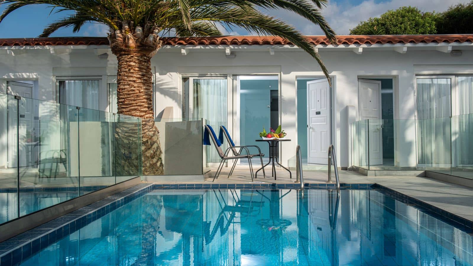 rooms-family-suite-with-2-bedrooms-and-private-pool