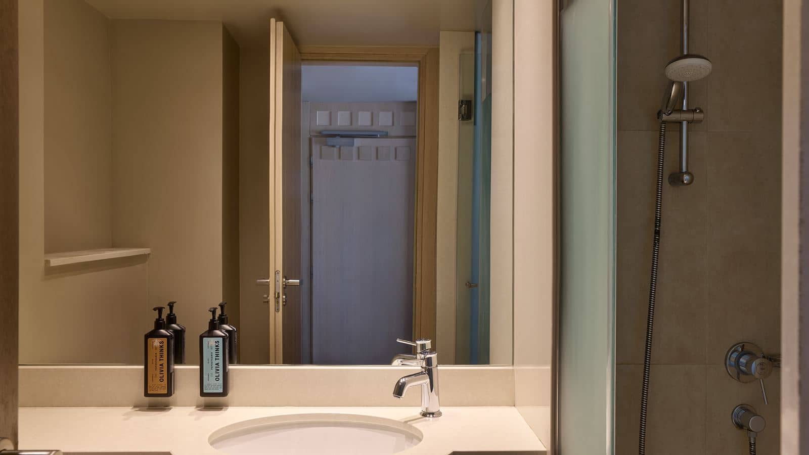rooms-triple-room-balcony-or-terrace