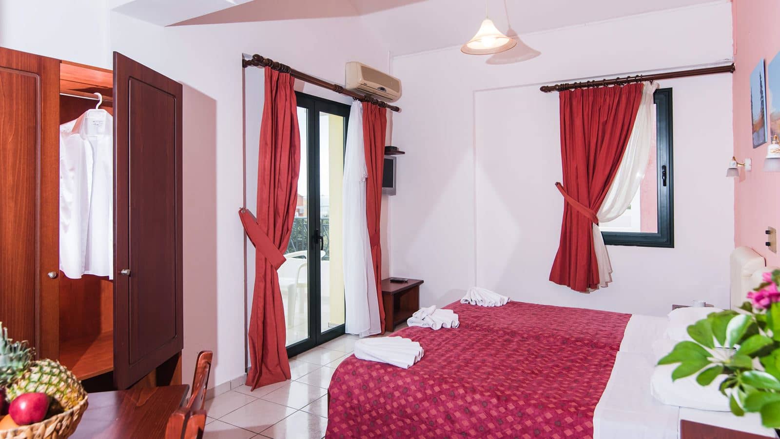 rooms-standard-studio-pool-view-or-side-sea-view-2-pax