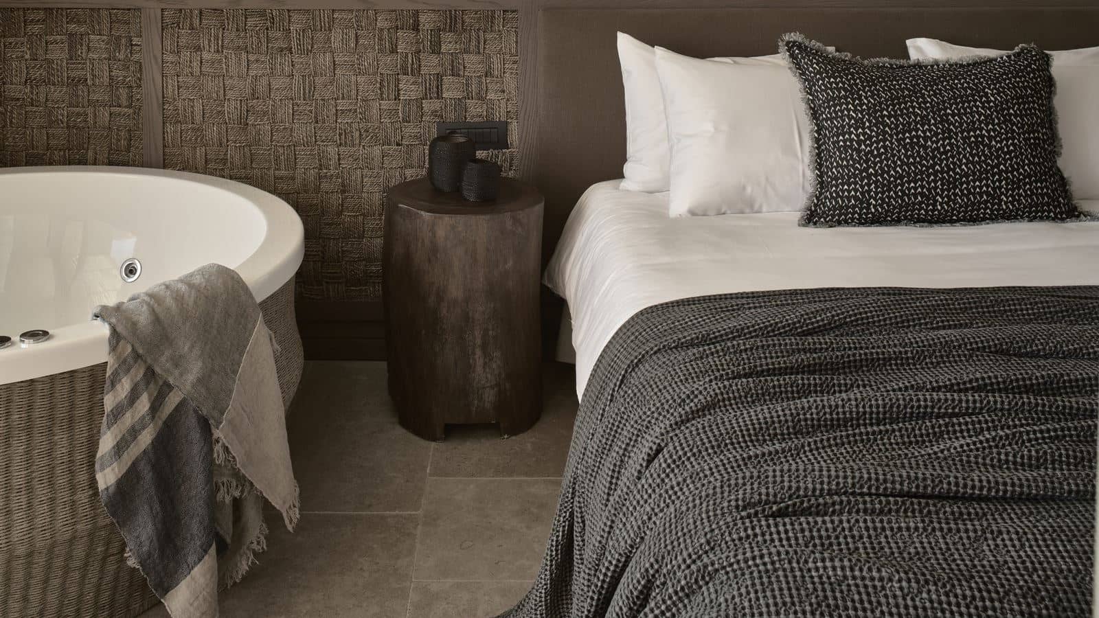 rooms-honeymoon-suite-private-pool-sea-view