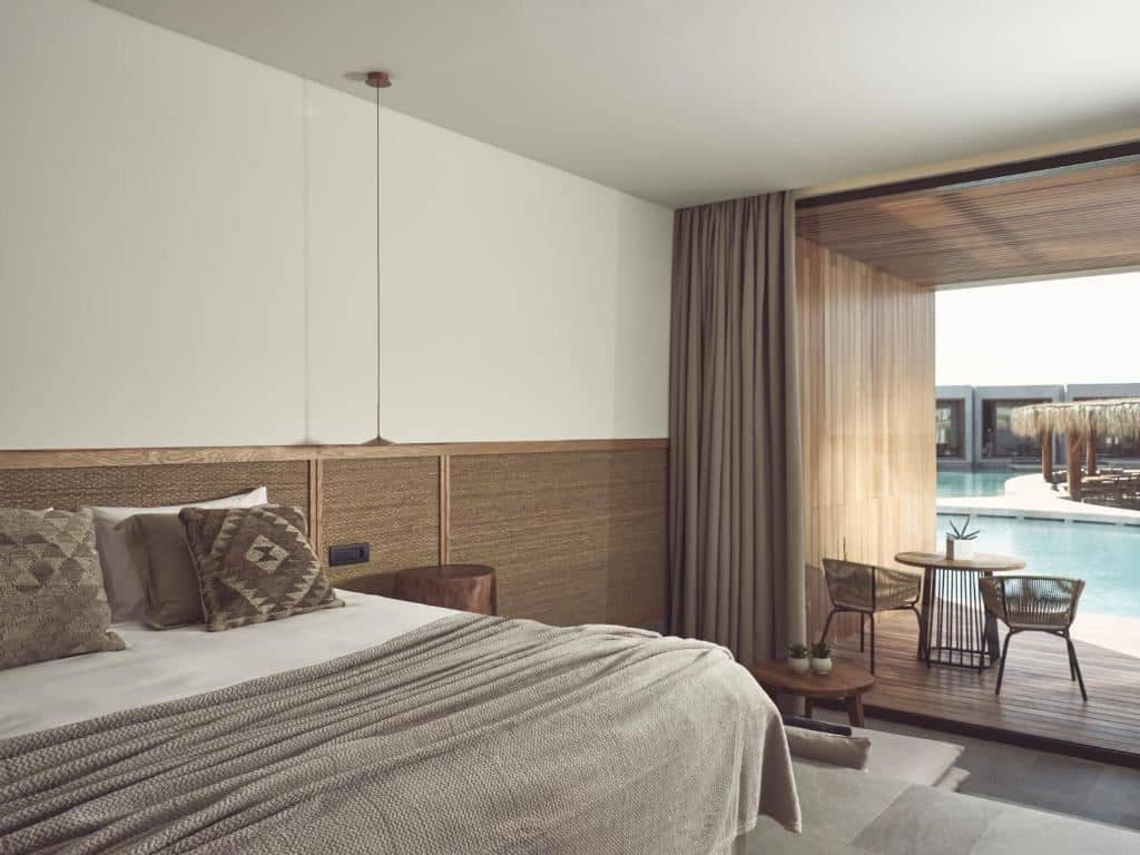 rooms-superior-suite-swim-up-pool-view