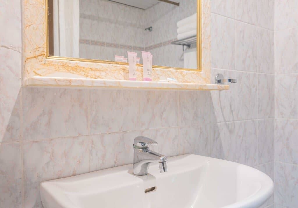 rooms-standard-double-room