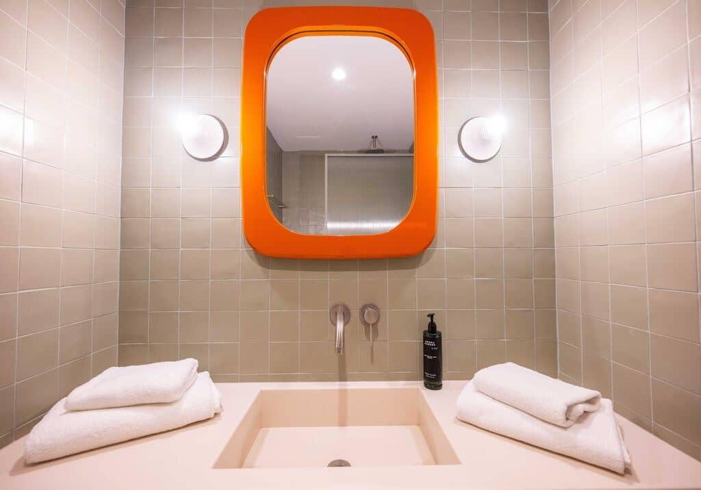 rooms-queen-double-pool-view