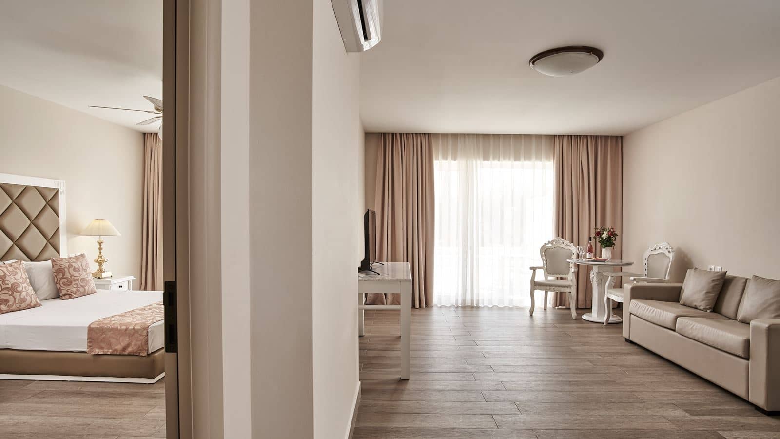 rooms-junior-suite-with-shared-pool