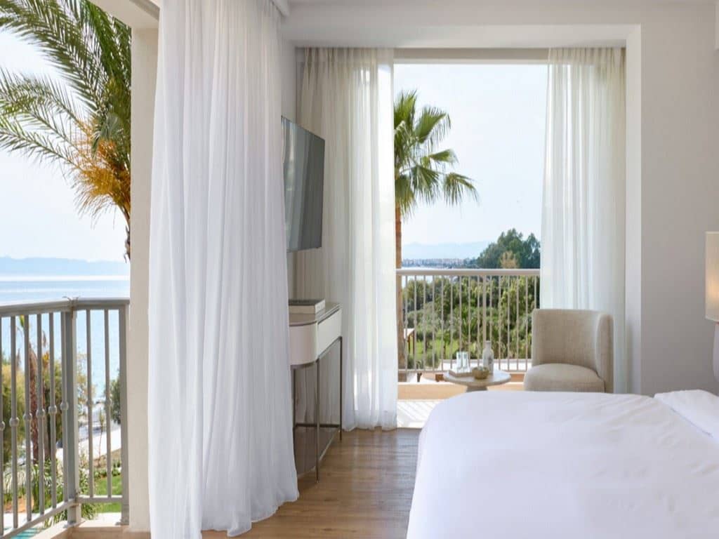 rooms-deluxe-suite-seafront