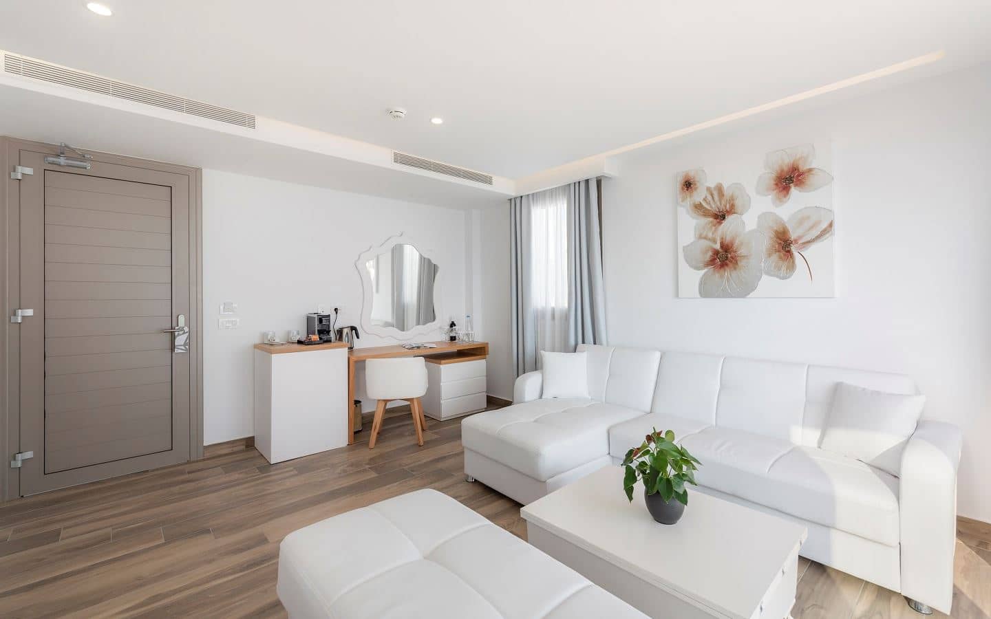 rooms-superior-suite-sea-view-private-outdoor-jacuzzi