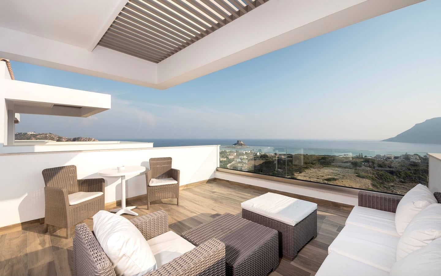 rooms-superior-suite-sea-view-private-outdoor-jacuzzi