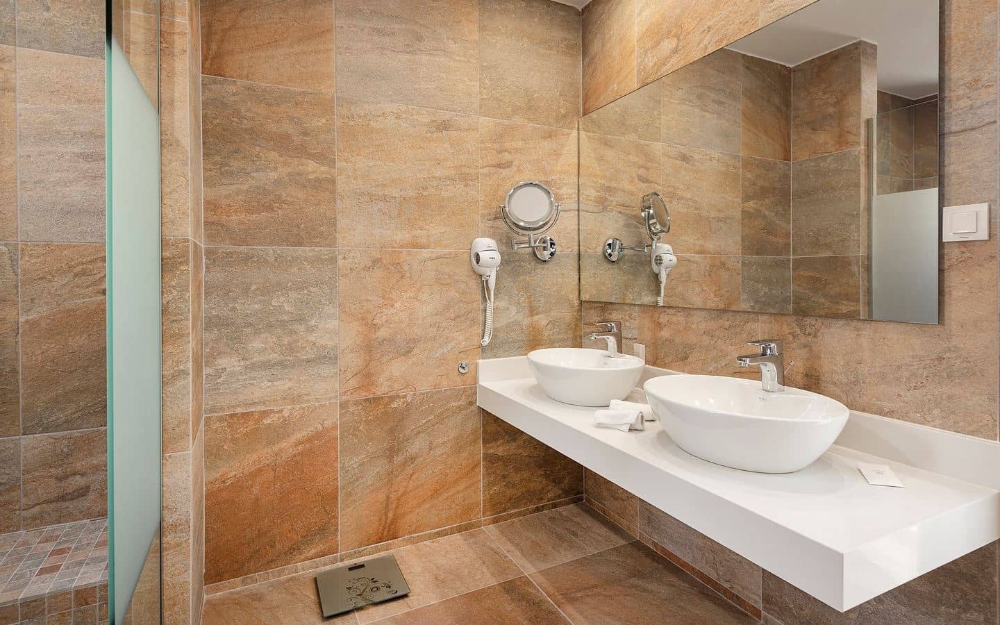 rooms-superior-suite-sea-view-private-outdoor-jacuzzi