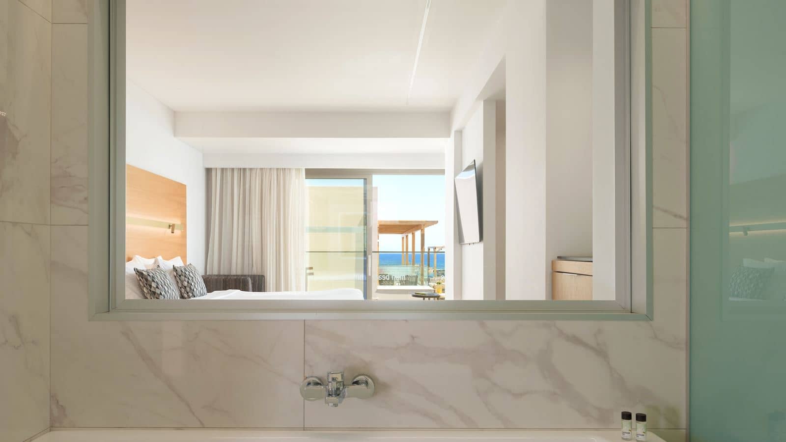 rooms-white-deluxe-suite-sea-view
