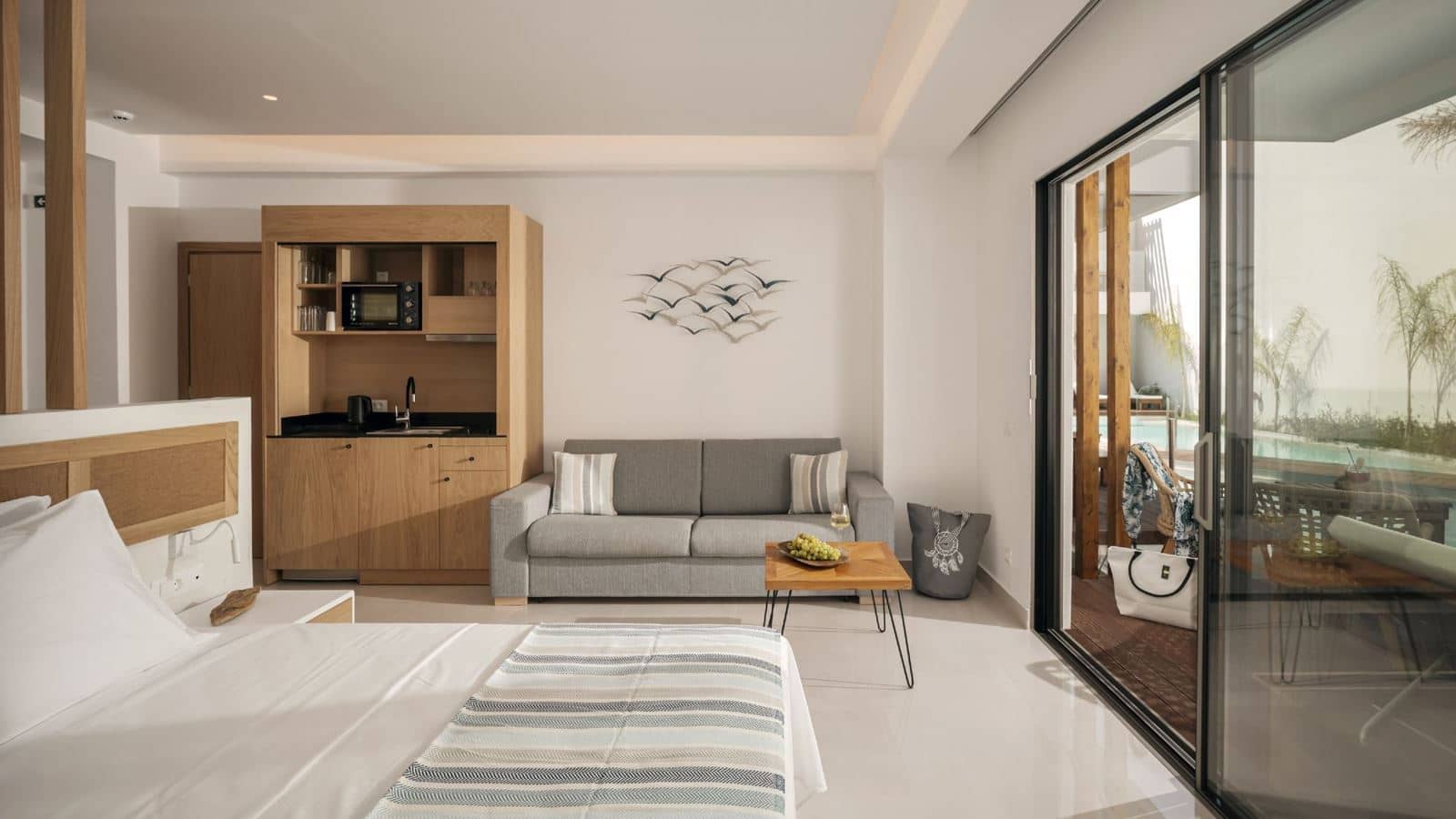 rooms-deluxe-swim-up-suite-terrace