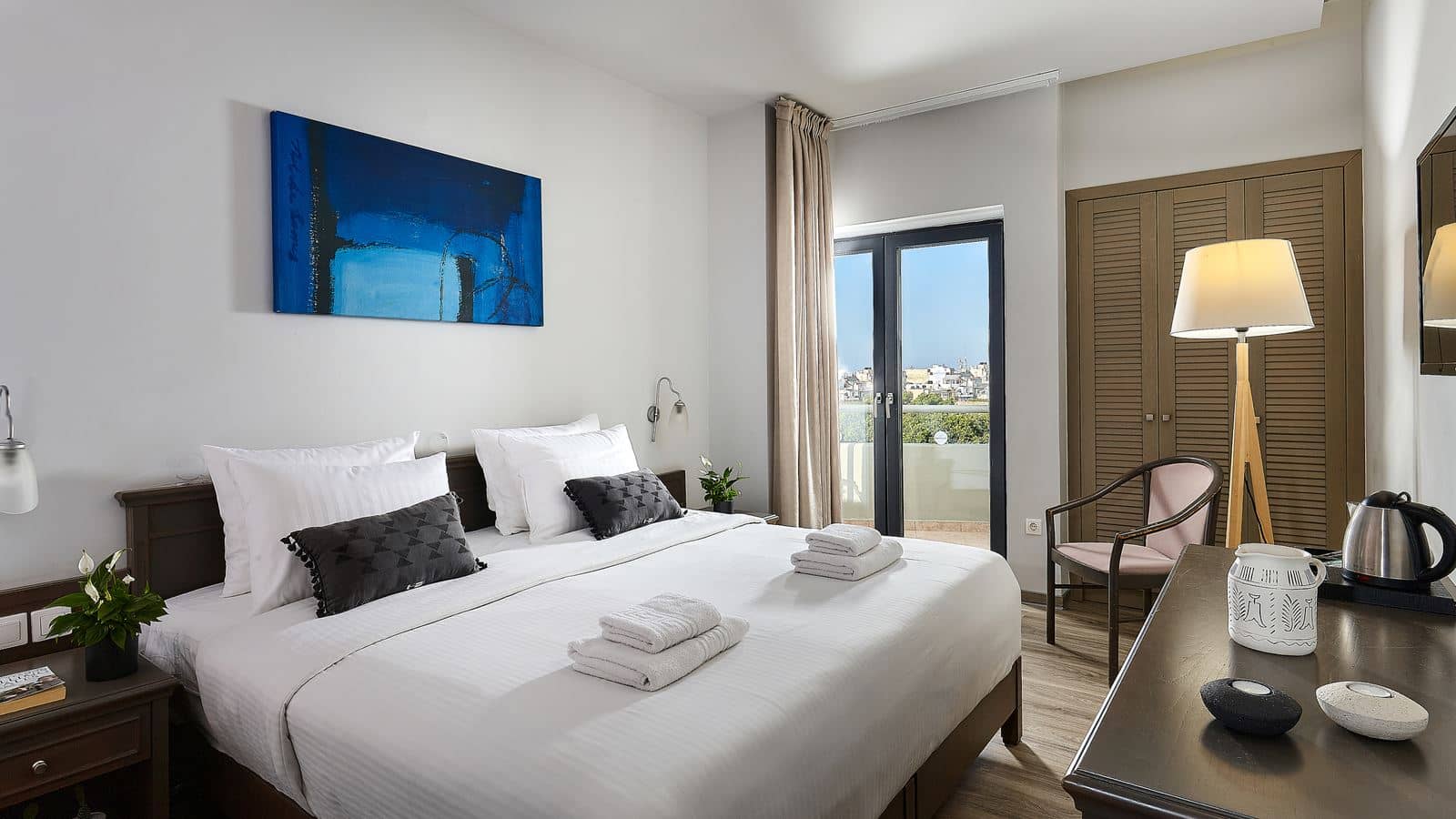 rooms-deluxe-city-view-room