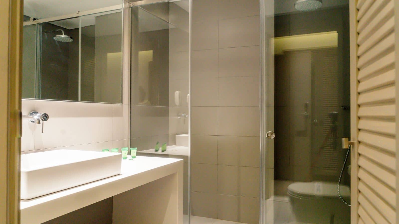 rooms-deluxe-city-view-room