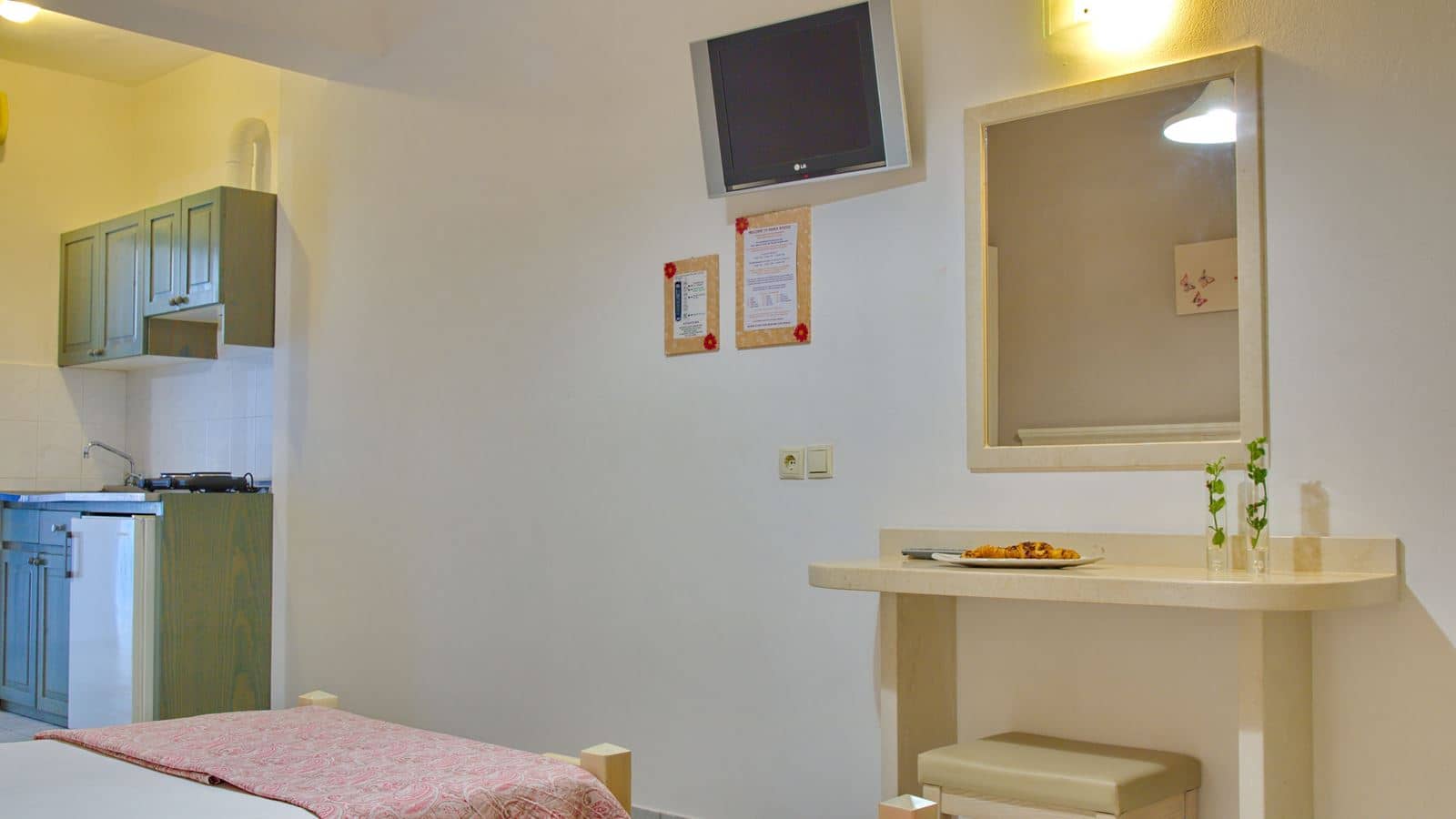 rooms-standard-double-or-twin-studio