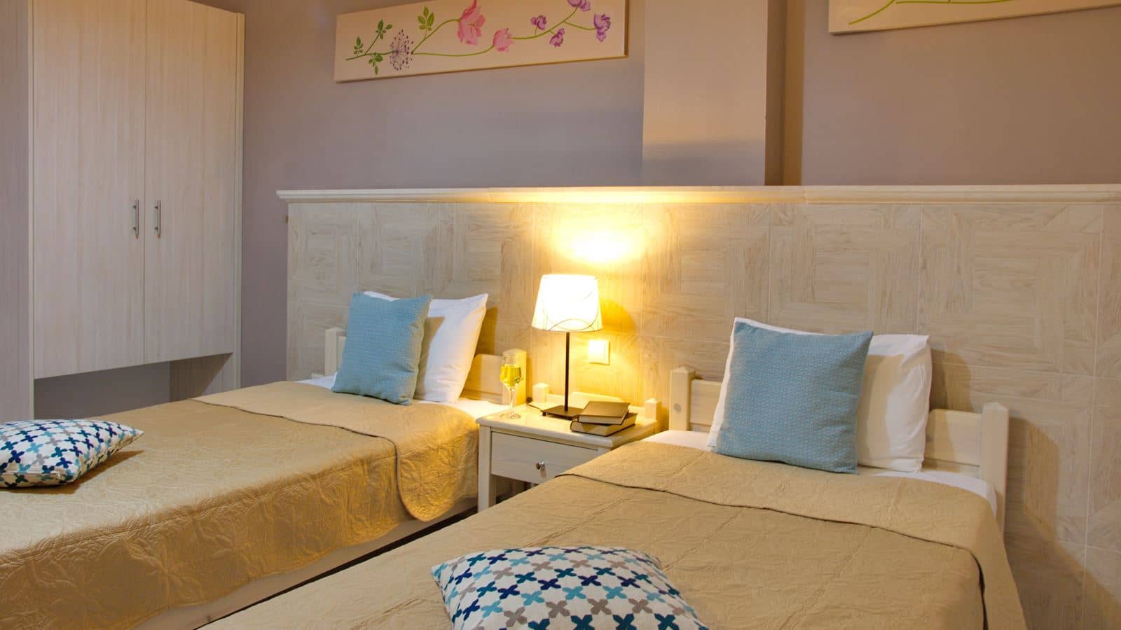 rooms-standard-double-or-twin-studio