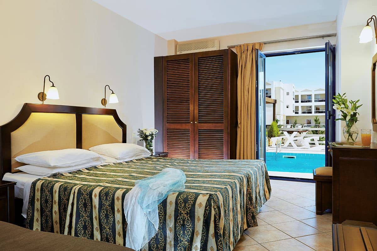 rooms-room-double-balcony-or-terrace