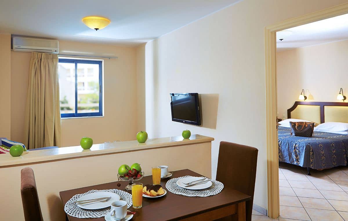 rooms-room-family-balcony-or-terrace