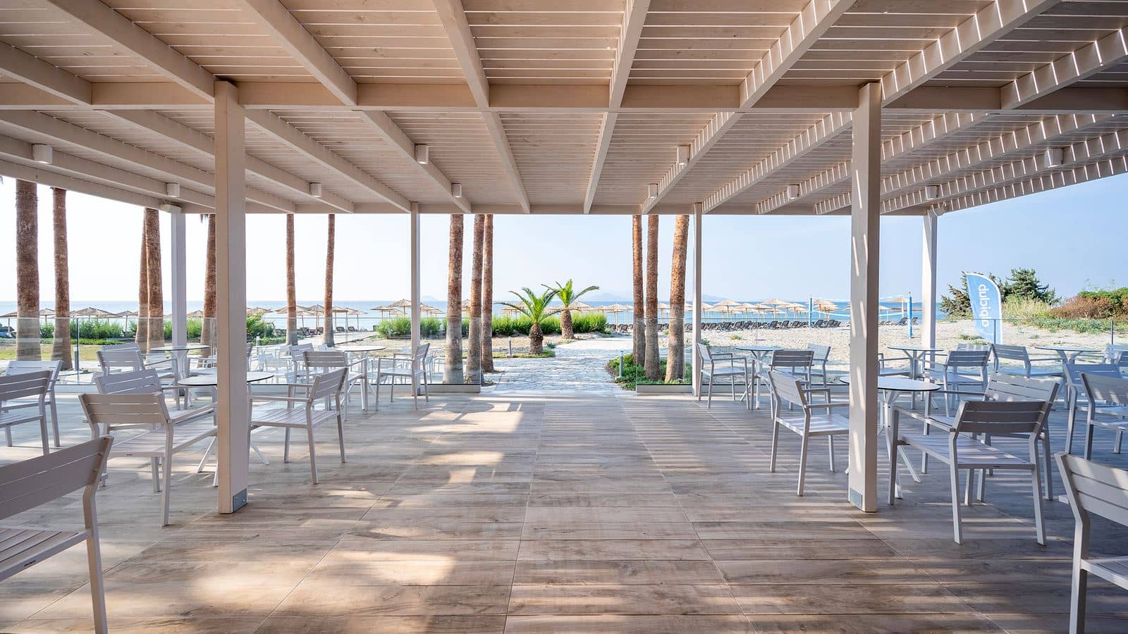 restaurants-lets-sea-beach-bar
