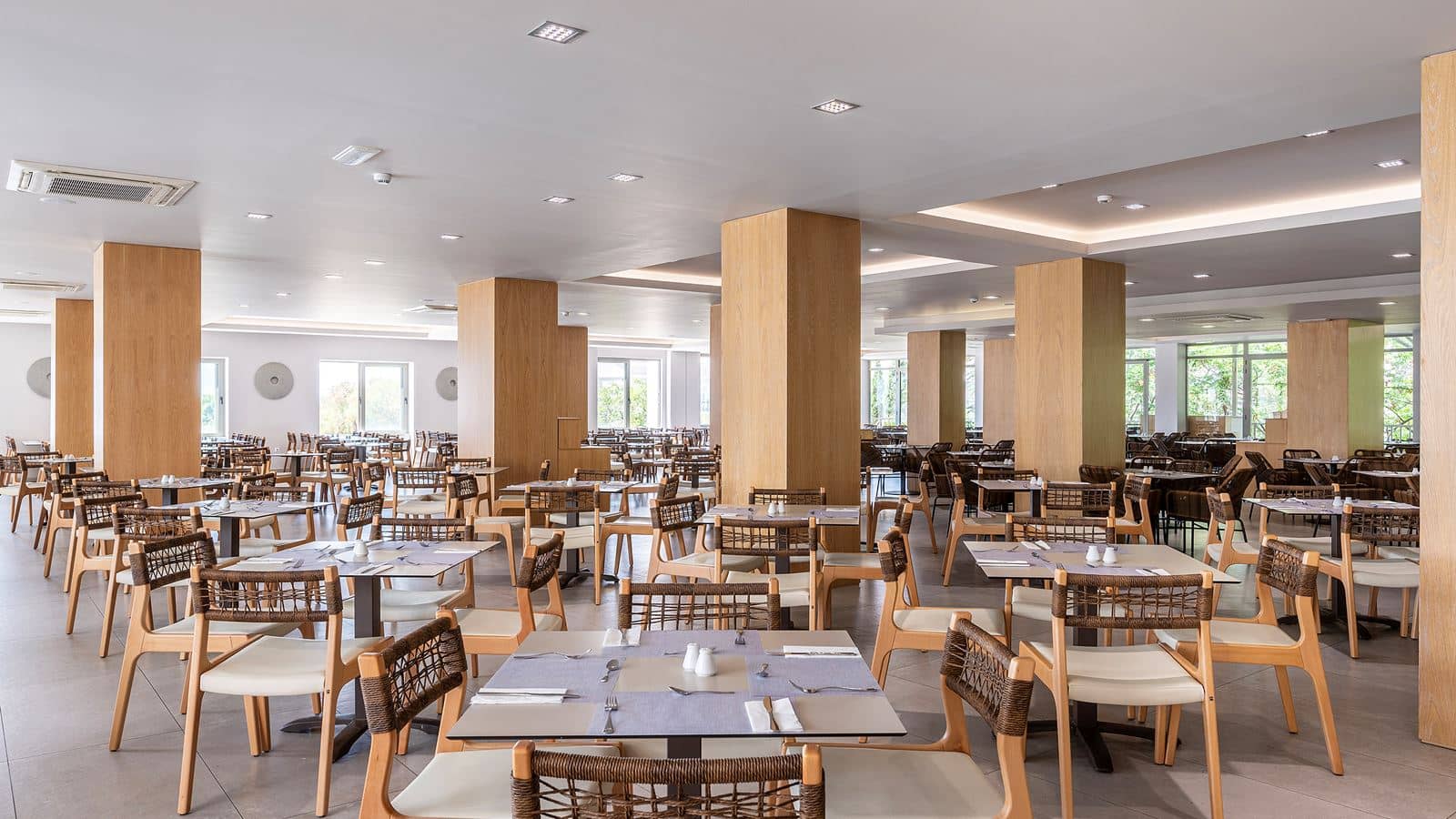 restaurants-sta-astra-main-restaurant