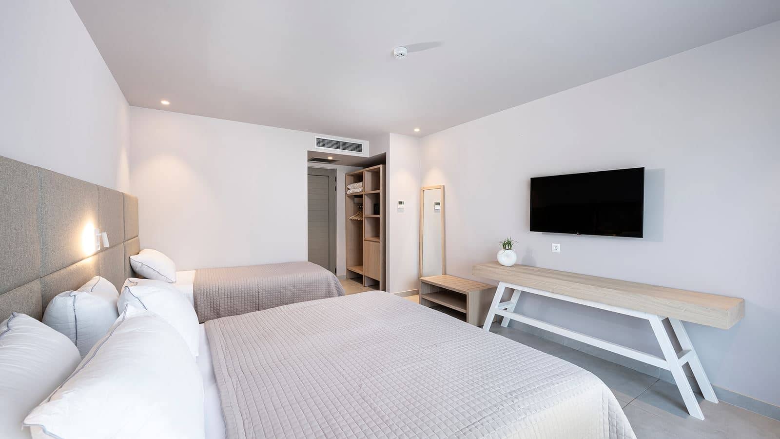 rooms-promotion-land-view-balcony-or-terrace