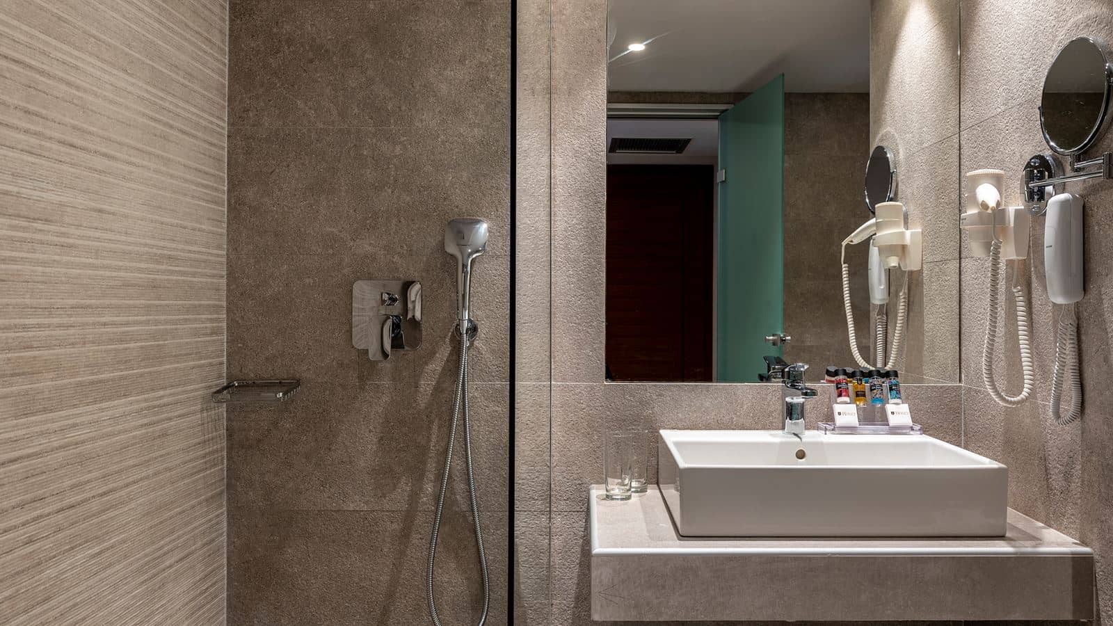 rooms-junior-suite-swim-up