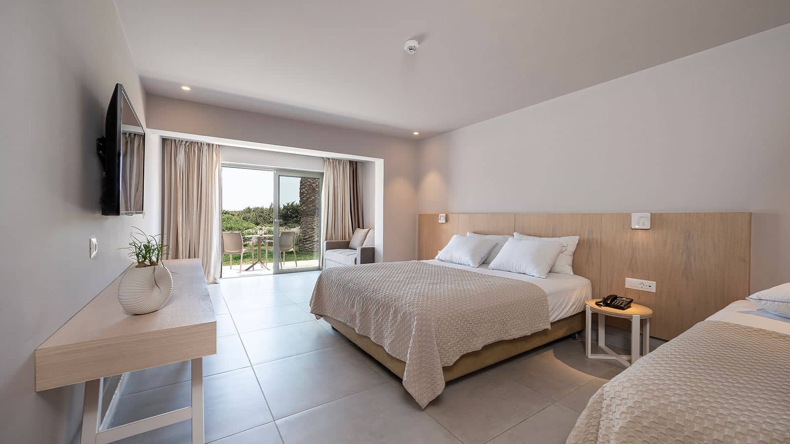 rooms-family-room-landview-balcony-or-terrace