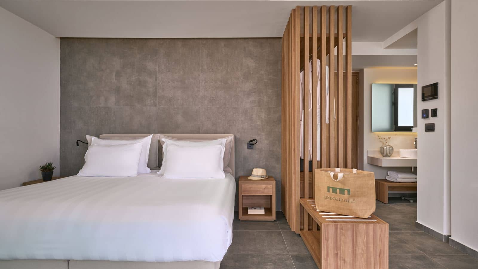 rooms-deluxe-junior-suite-private-pool-garden-view