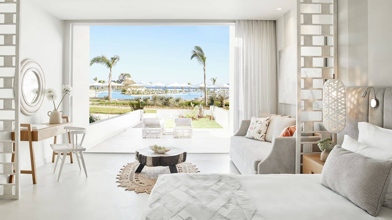 rooms-deluxe-junior-suite-with-private-garden-pool-view