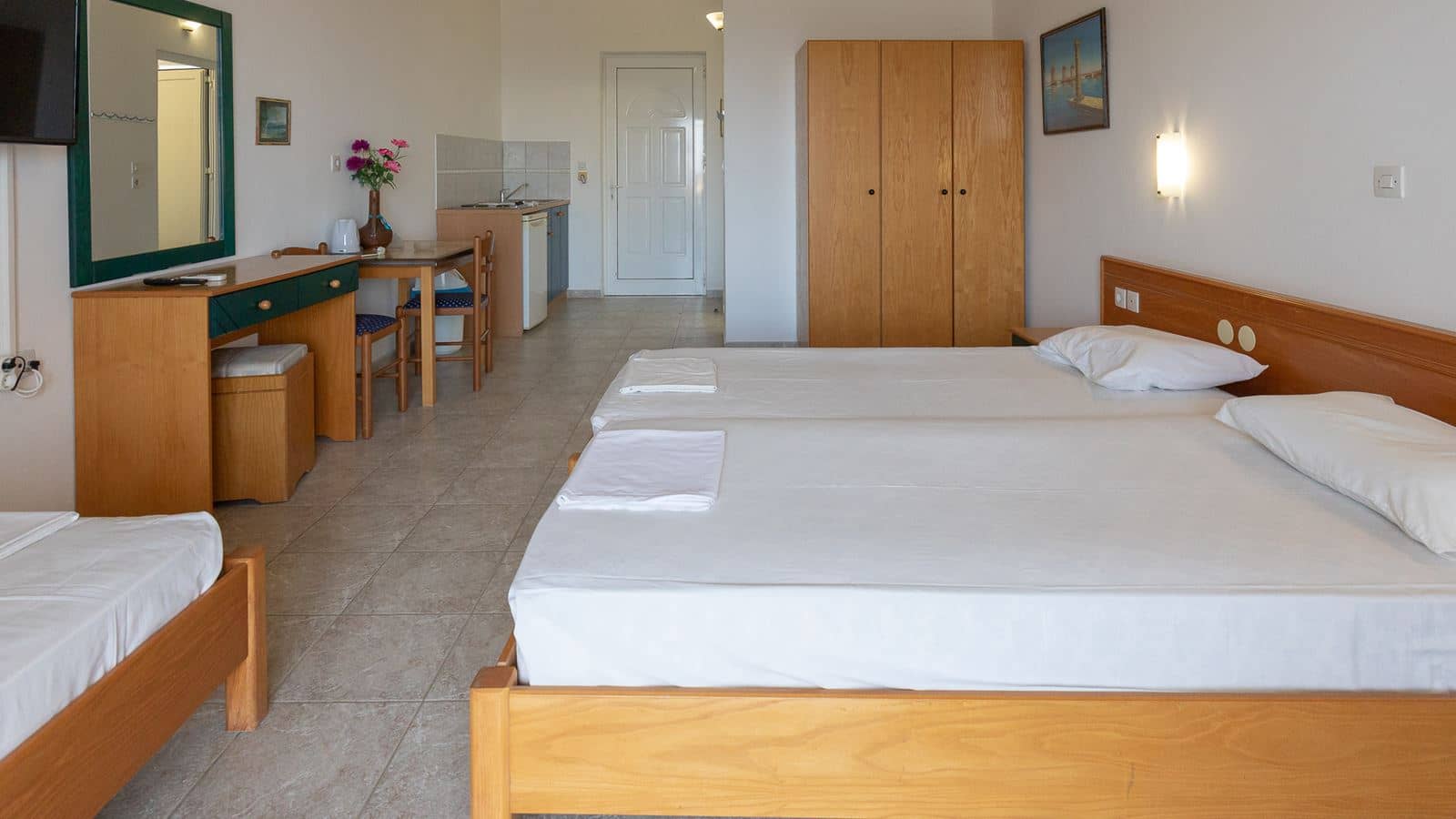 rooms-studio-triple-balcony-or-terrace