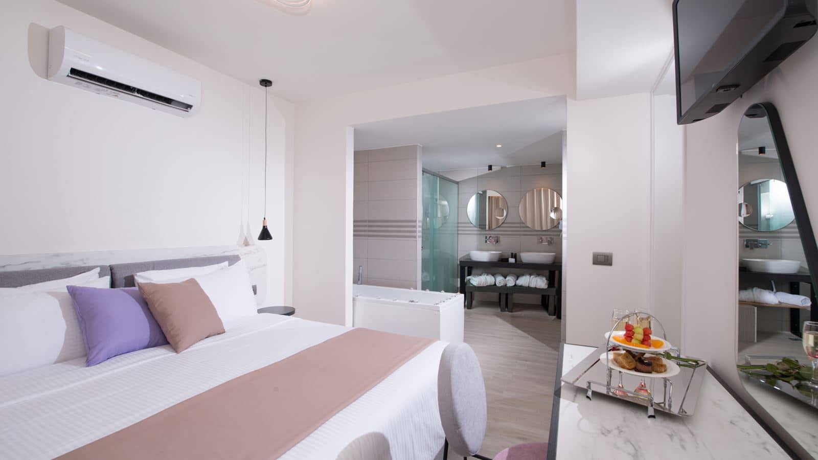 rooms-suite--land-view