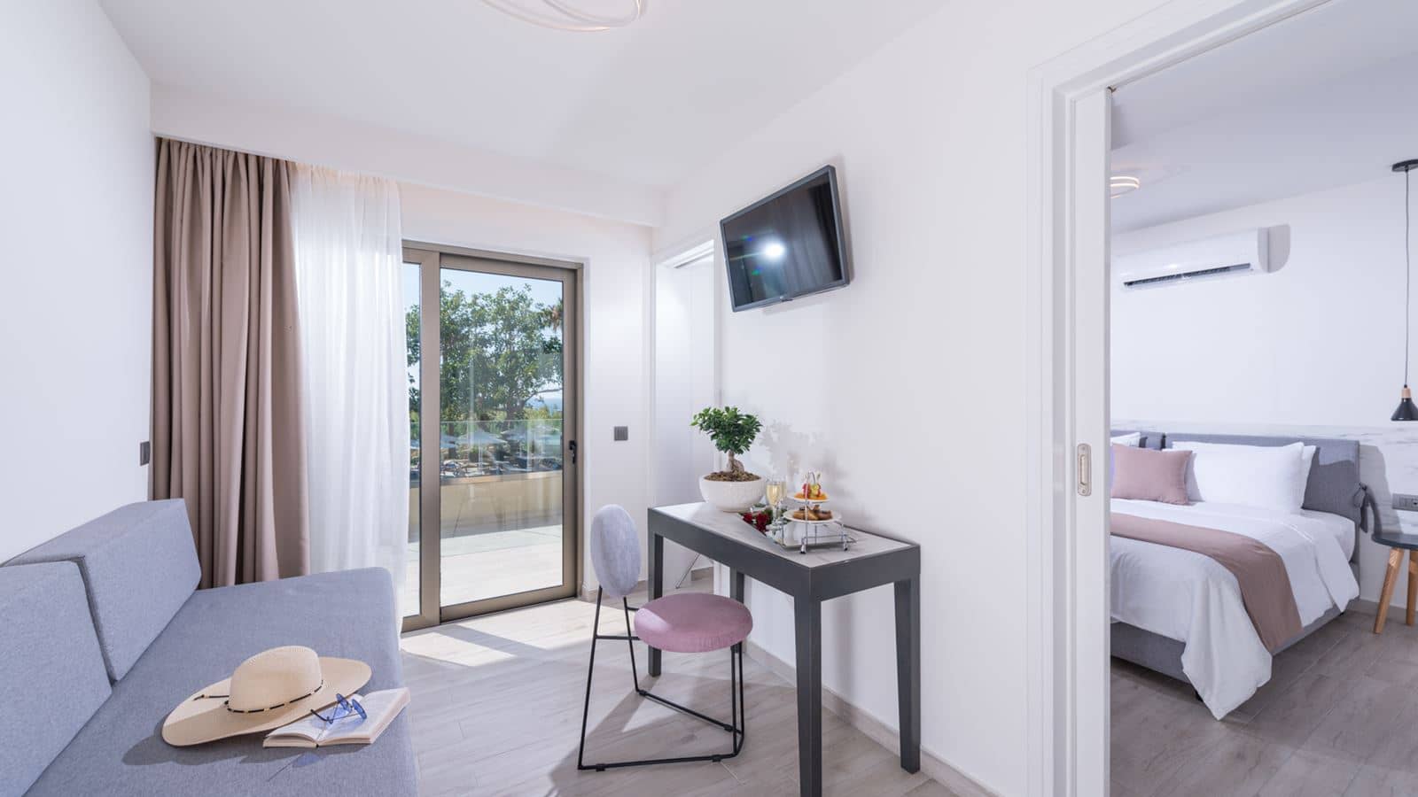 rooms-suite--land-view