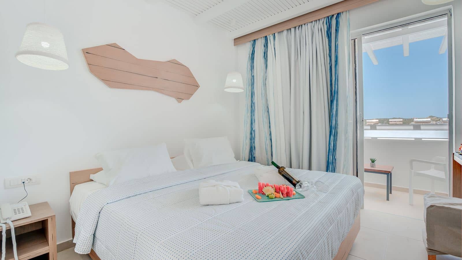 rooms-deluxe-double-room-with-balcony
