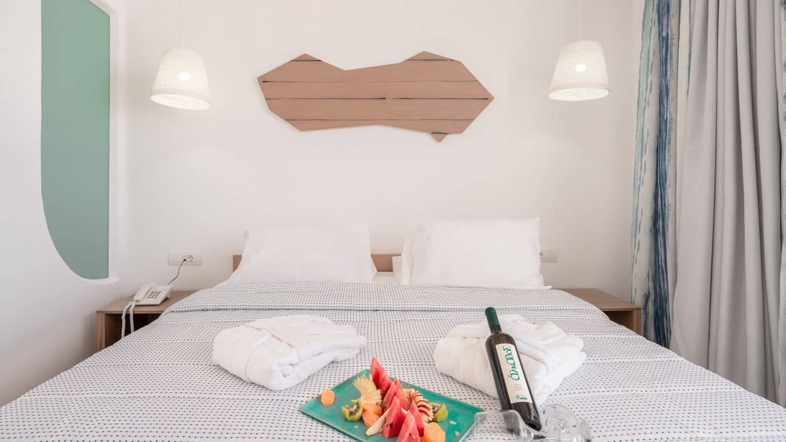 rooms-deluxe-double-room-with-balcony