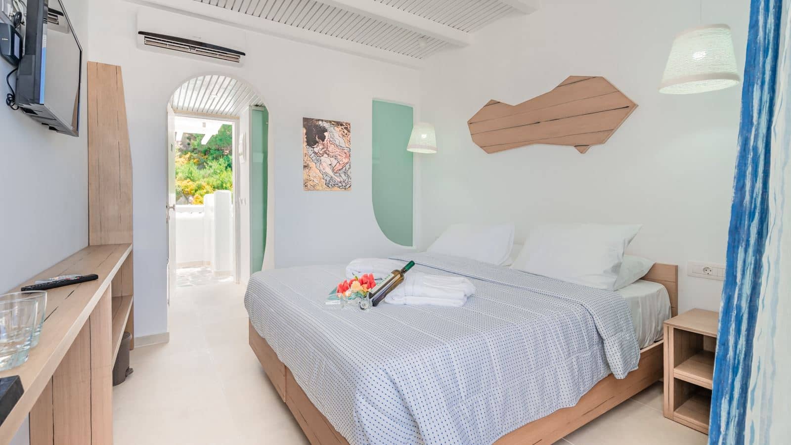 rooms-deluxe-double-room-with-balcony