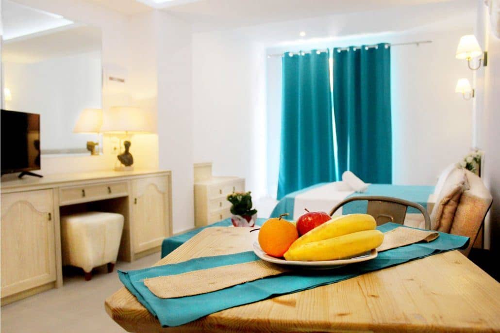 rooms-deluxe-apartment-balcony-or-terrace