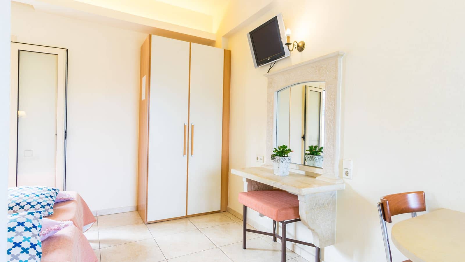 rooms-superior-studio-double-balcony-or-terrace