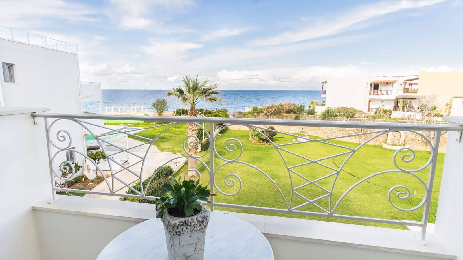 rooms-superior-1-bedroom-apartment-balcony-or-terrace