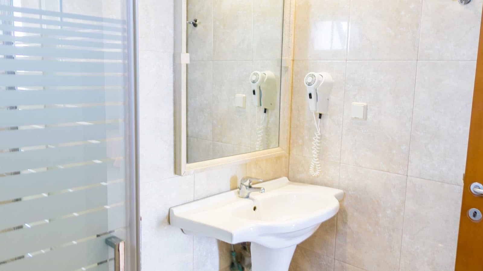 rooms-superior-1-bedroom-apartment-balcony-or-terrace
