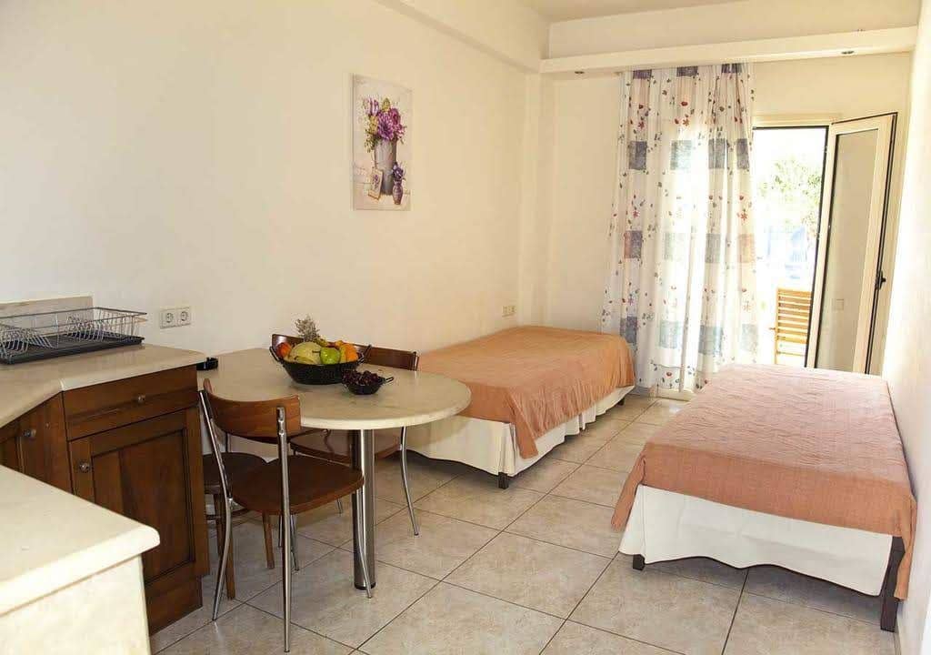 rooms-superior-1-bedroom-apartment-balcony-or-terrace