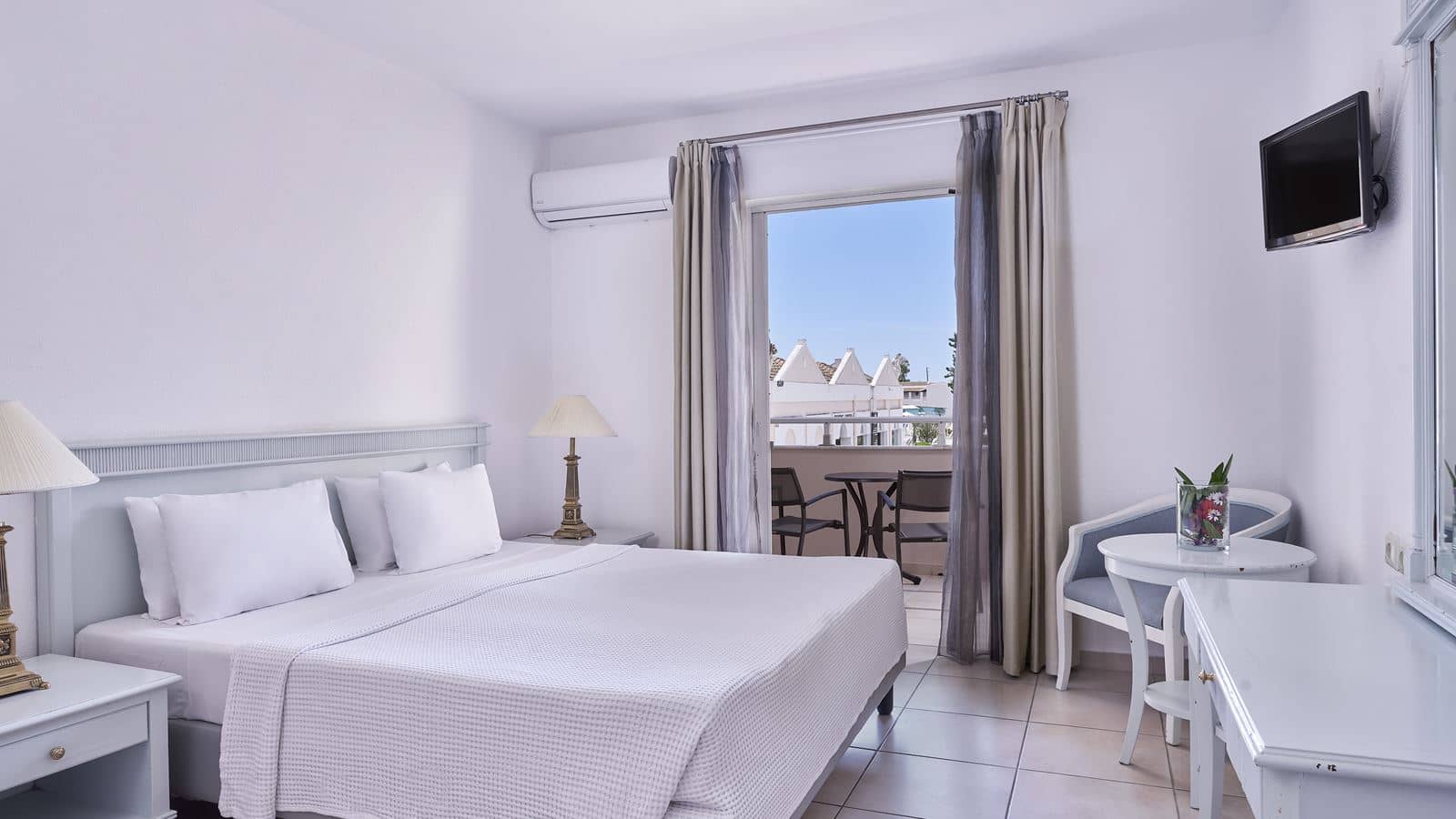 rooms-family-comfort-rooms-with-garden-view