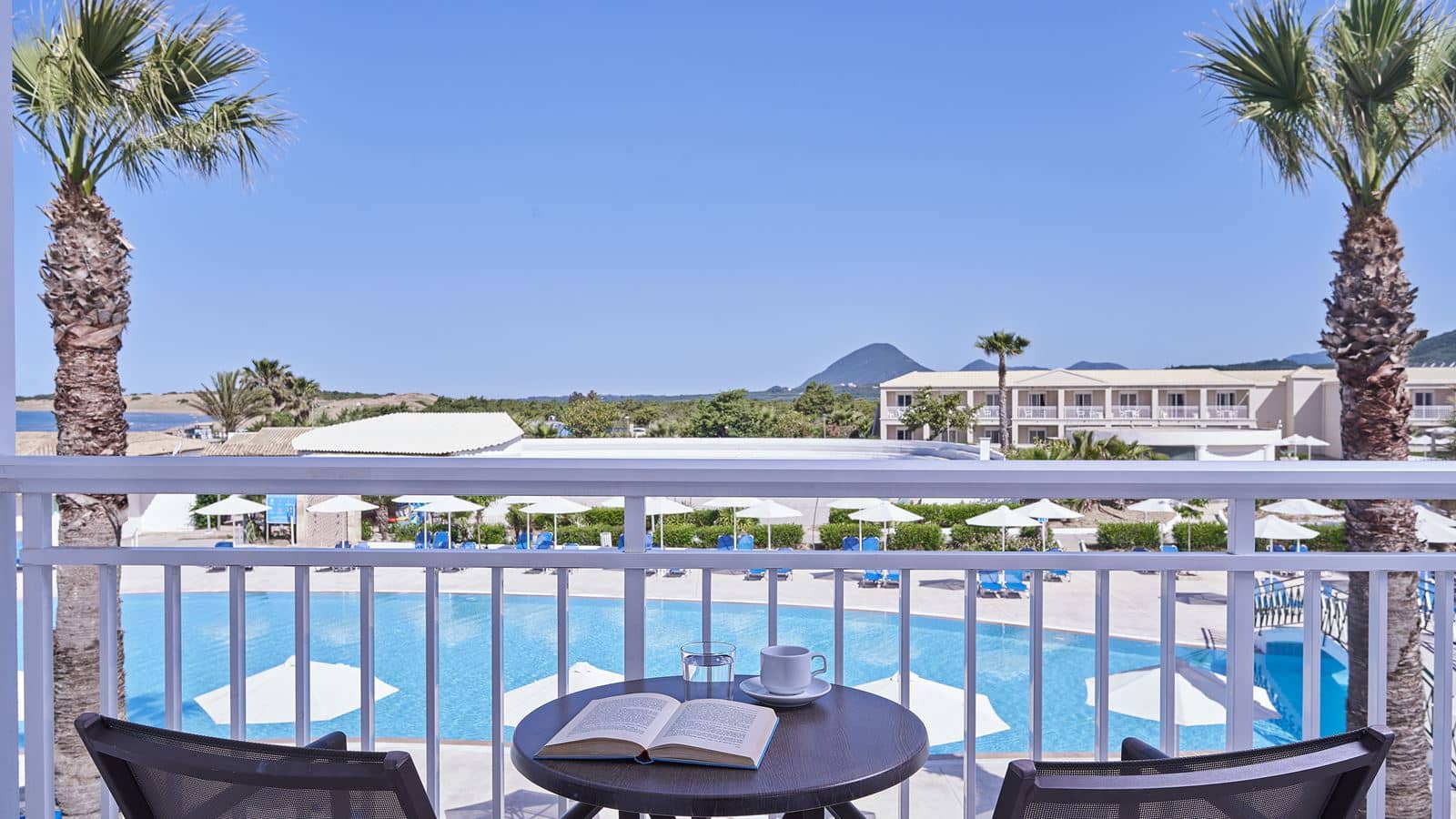 rooms-classic-rooms-with-side-sea-view