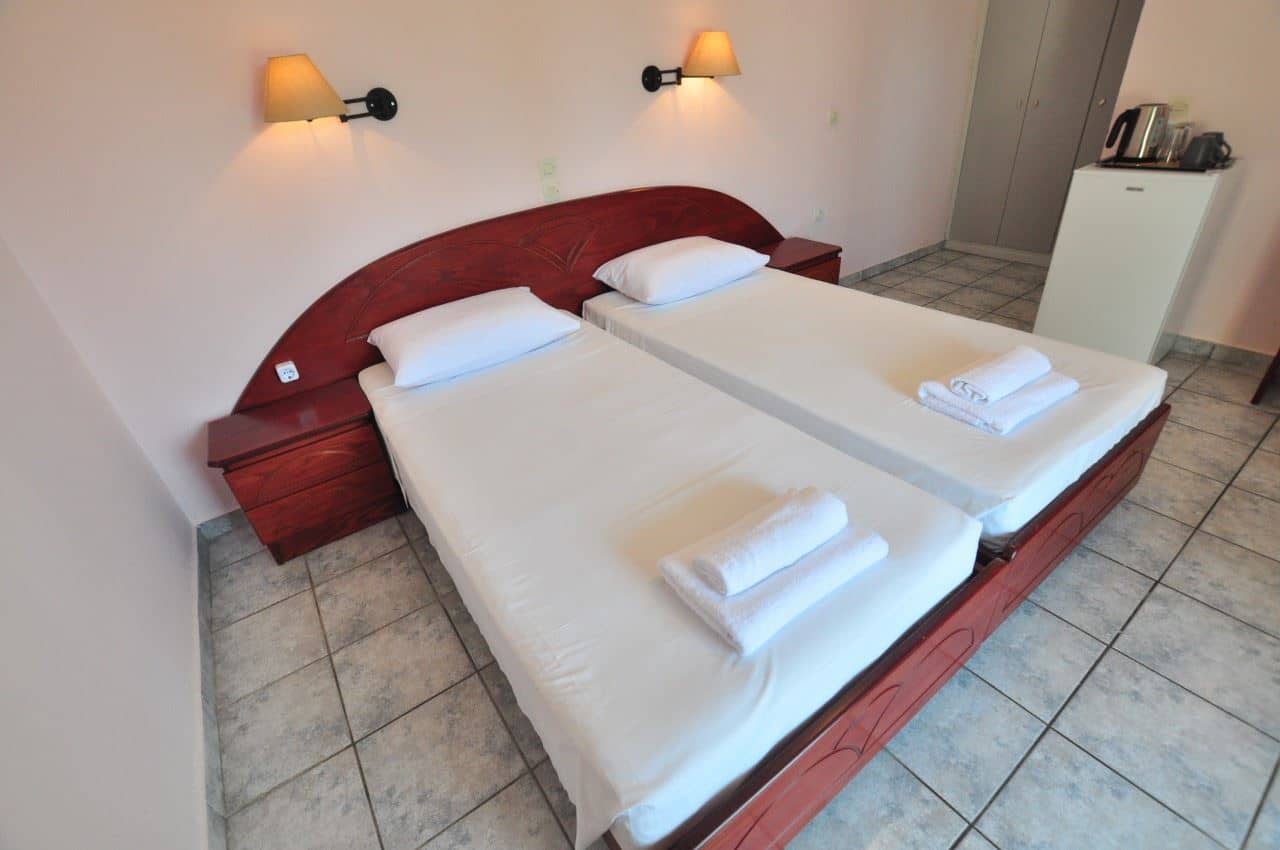 rooms-twin-room