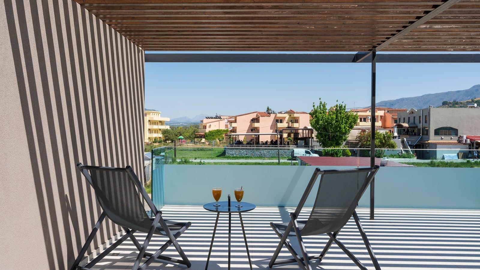 rooms-double-deluxe-gardenpoolview-balcony