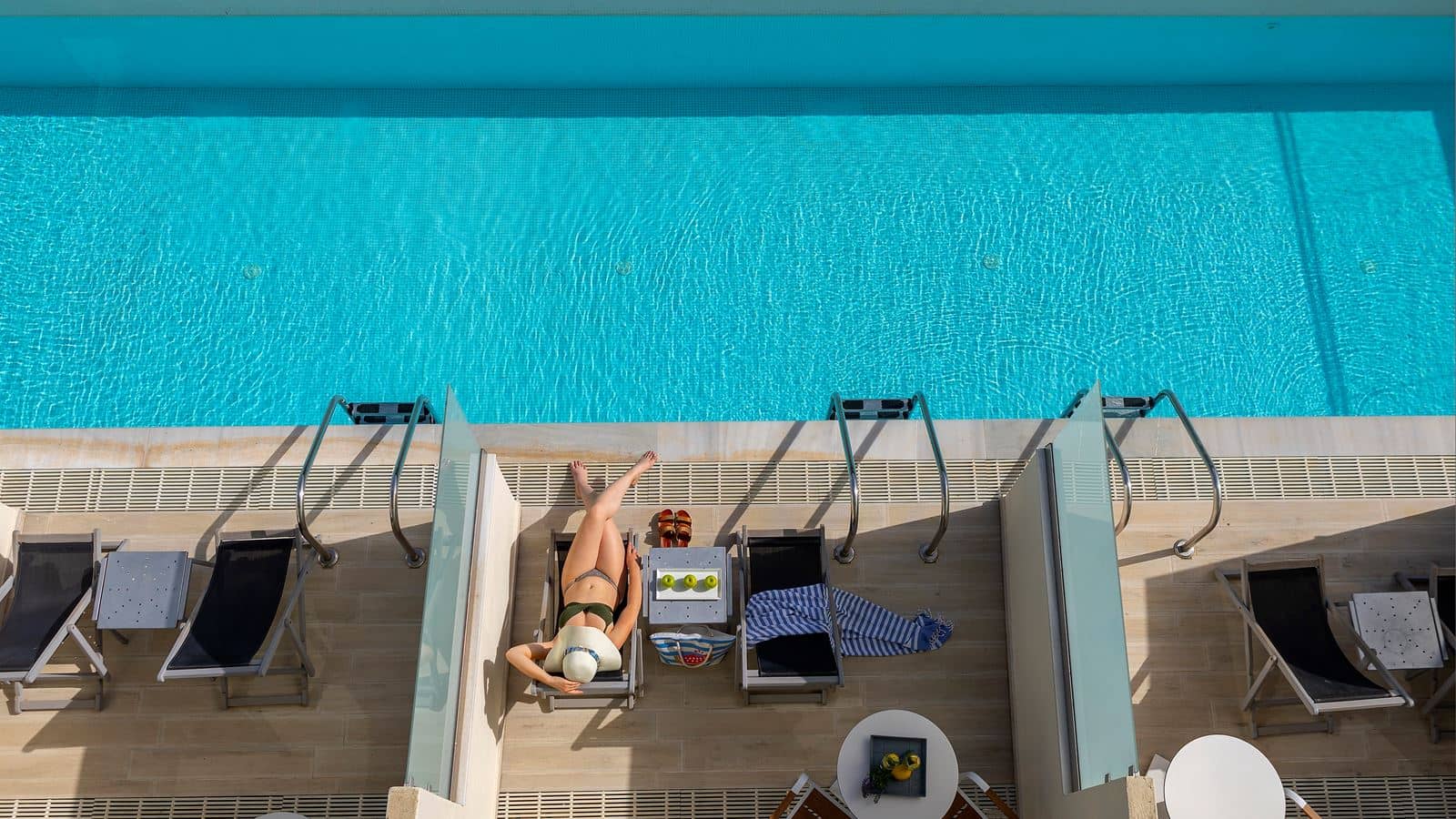 rooms-dbl-room-sharing-pool-with-balcony-or-terrace